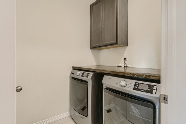 Building Photo - 8148 S Jackson Gap St