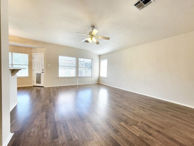 Building Photo - Charming 3BD/2BA Home with Spacious Backyard in Cedar Park