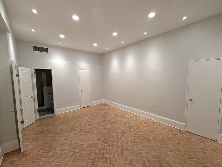 Building Photo - 1851 Columbia Rd NW