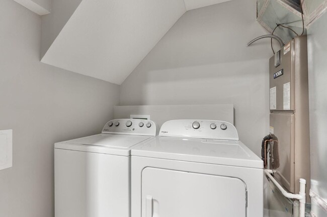 Building Photo - 382 N Franklin St