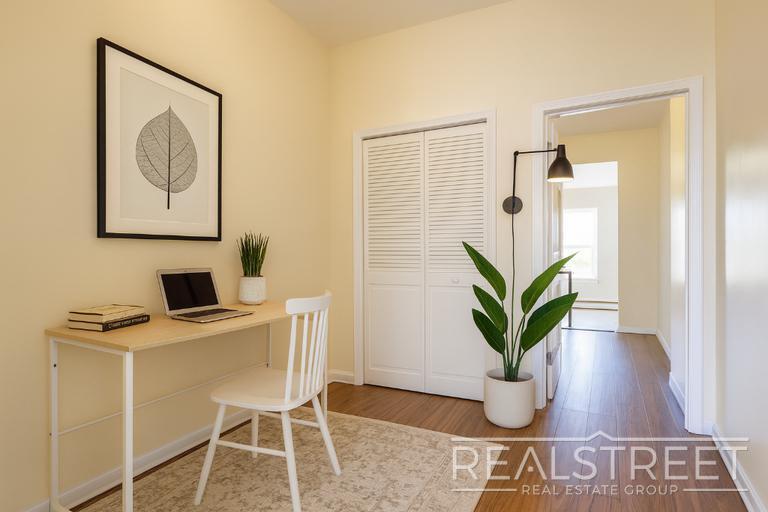 Building Photo - Welcome Home! Large 1.5-Bedroom with Priva...