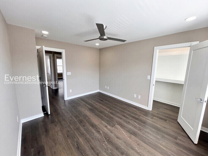 Building Photo - 305 Jeffries Wy