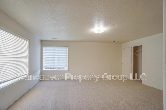 Building Photo - 11715 NE 31st St