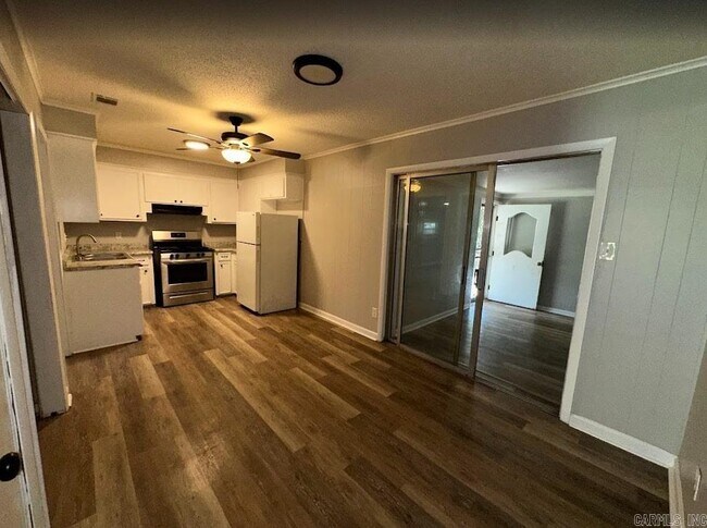 Building Photo - 7409 Skylark Dr