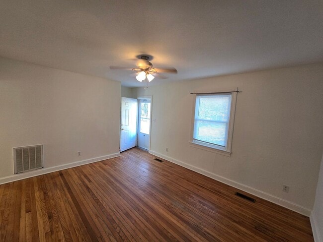 Building Photo - 3 bedroom in Hopewell