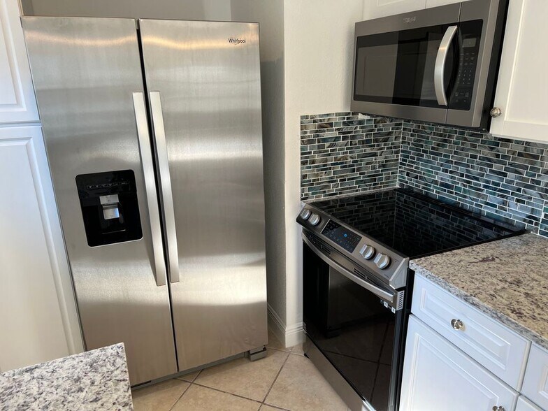 Building Photo - 710 Bayou Ave