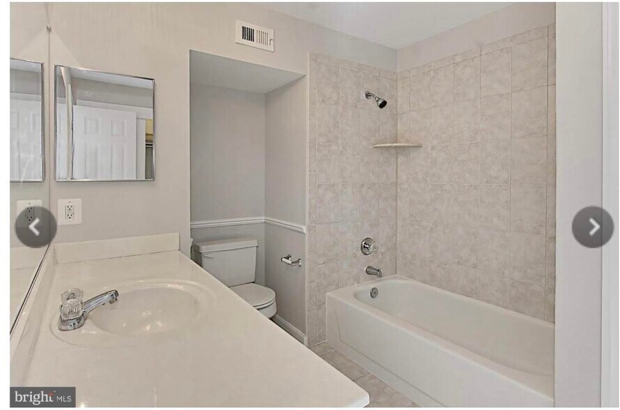 Building Photo - 3906 Penderview Dr