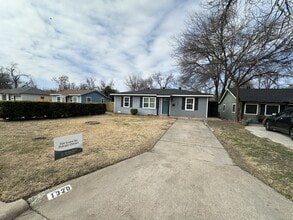 Building Photo - 1320 S 35th St