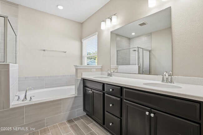 Building Photo - 1762 Amberly Dr