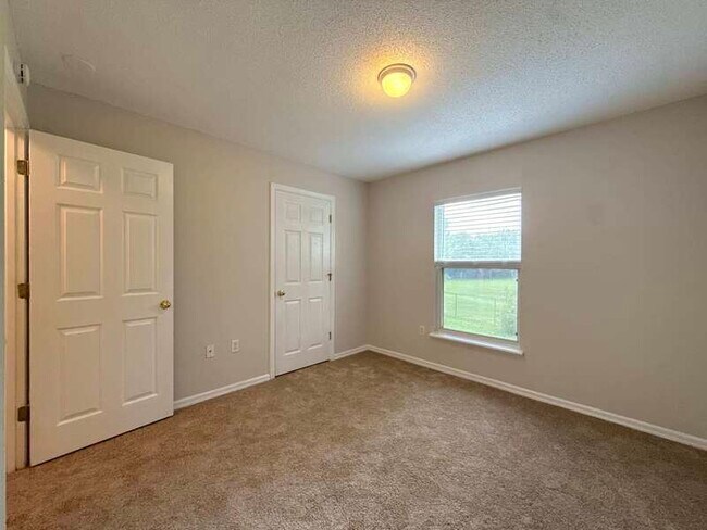 Building Photo - 13046 Waterbourne Dr
