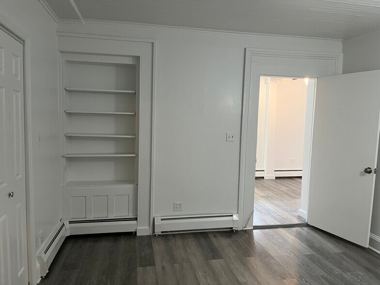 Building Photo - 53 ten broeck st