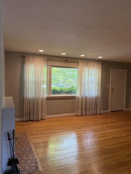 Building Photo - 9311 Chanute Dr