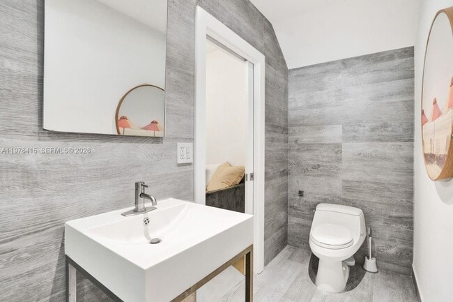 Building Photo - 5735 N Bay Rd