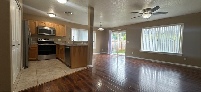 Building Photo - 215 Pioneer Dr