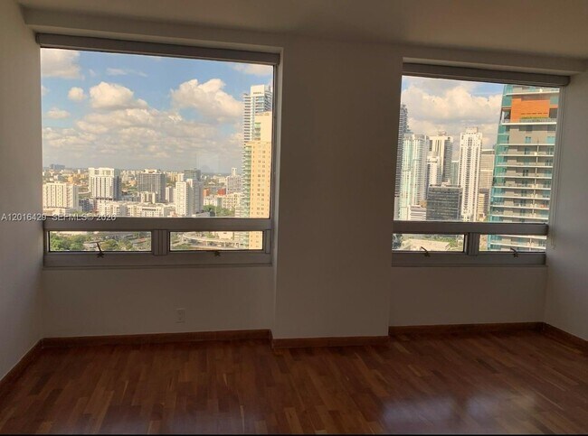 Building Photo - 1541 Brickell Ave