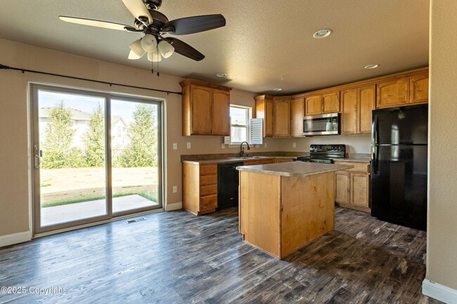 Building Photo - 4 Bedrooms, 3.5 Bathrooms, 2 Car Garage Home Fore Rent In Remington Estates