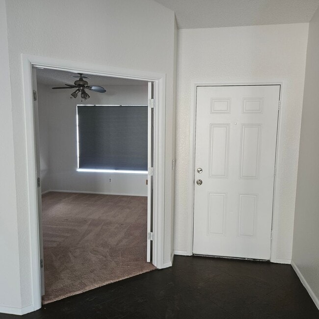 Building Photo - Living in Paradise within Peoria