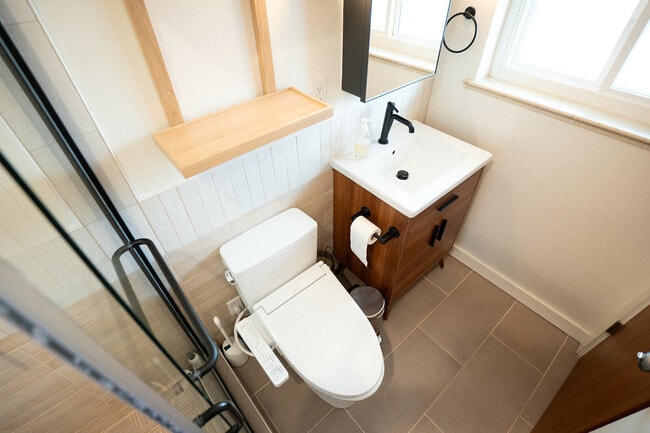 Building Photo - 180 Estes St