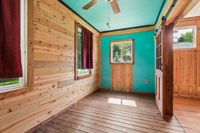Building Photo - 144 Nelson Dr