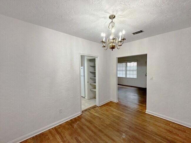 Building Photo - 3 Bedroom, 3 Bath House in Hibiscus Park -...