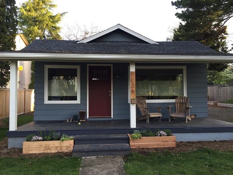 Covered front porch - 1036 SW 149th St