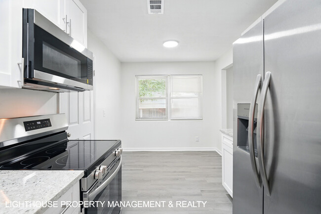 Building Photo - Fully Renovated 3 Bed/1 Bath Home with Att...