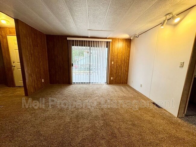 Building Photo - 2050 E Timberlake Dr W