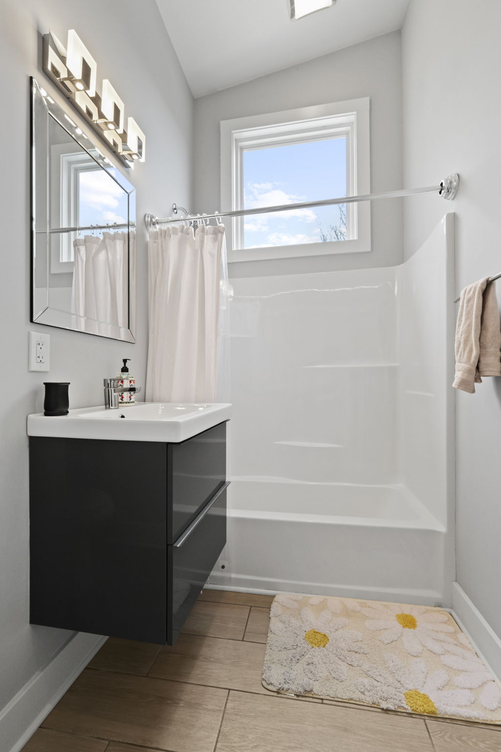 Building Photo - 2464 Broadway St