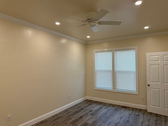 Building Photo - Newly Remodeled 3 Room Studio Apartment