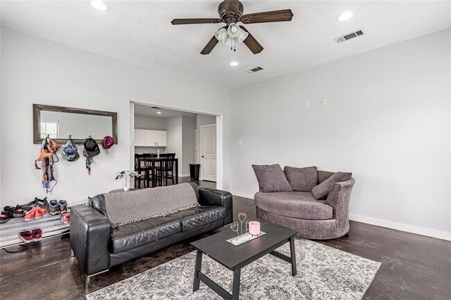 Building Photo - 3122 Molly-