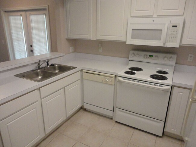 Building Photo - 2 Bedroom/2 Bat in Haile Village Center