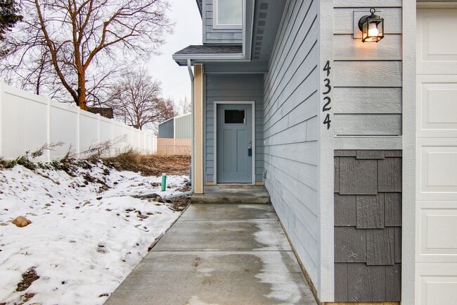 Building Photo - Modern Two Story Duplex for rent in Spokane Valley