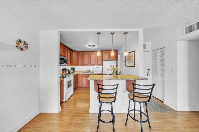Building Photo - 2101 S Ocean Dr