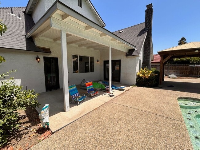 Building Photo - Beautiful home for rent in Visalia!