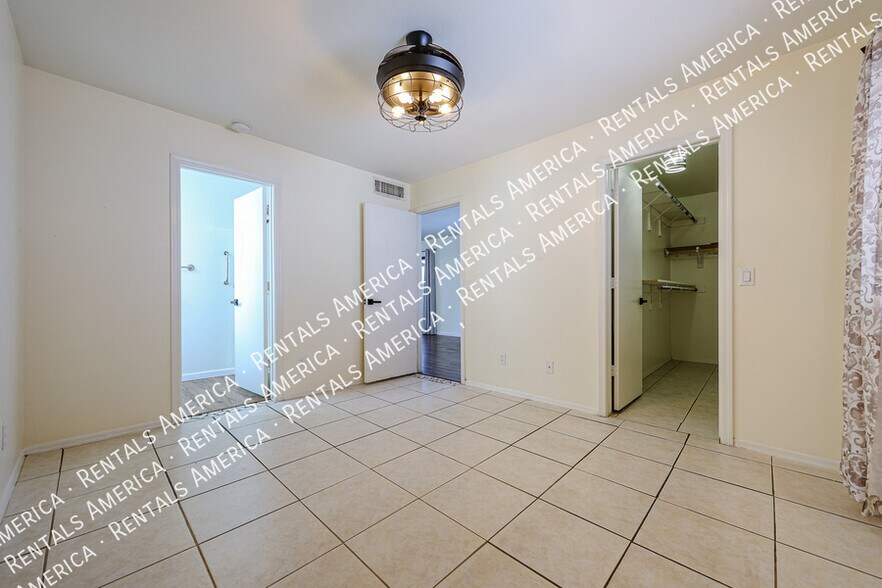 Building Photo - 2548 W Canyon Crest Cir