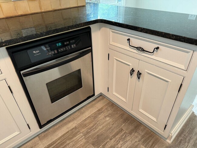 Building Photo - 3 Bedroom 2 Bathroom Single Family Home in Upper Arlington