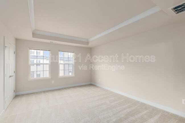 Building Photo - 14020 Sunrise Valley Dr
