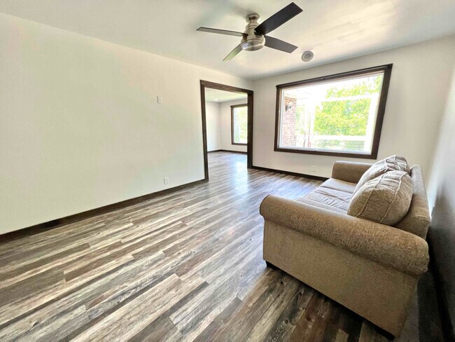 Building Photo - 296 Anderson Ln