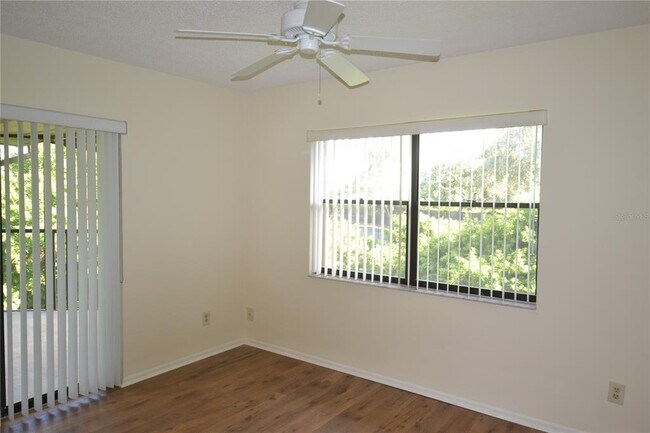 Building Photo - 226 Woodlake Wynde