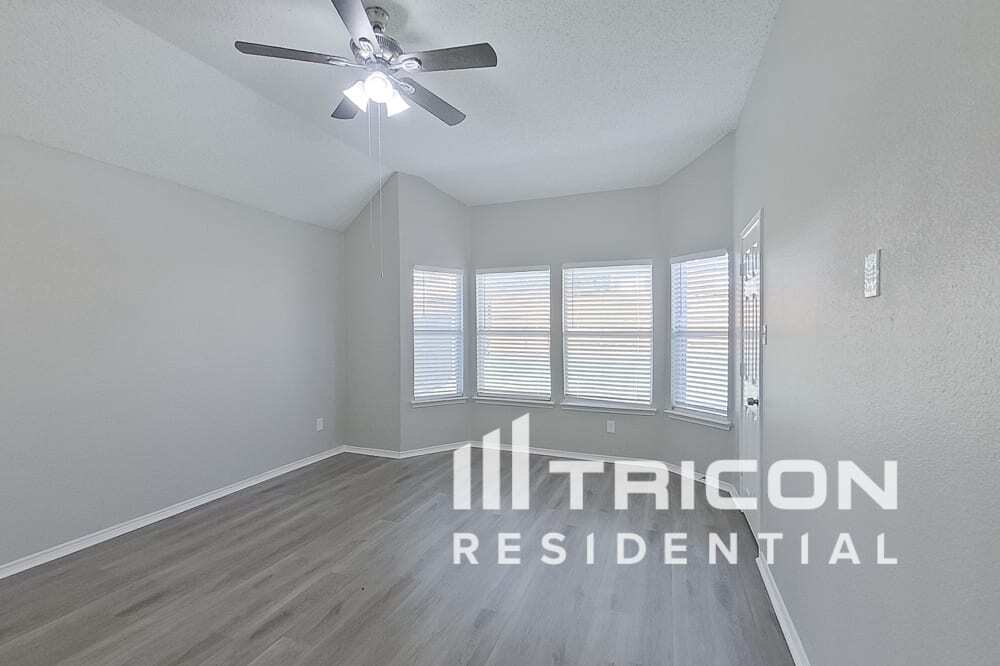 Building Photo - 521 Spicewood Dr