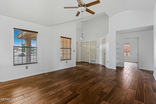 Building Photo - 14336 Puentecillas Dr