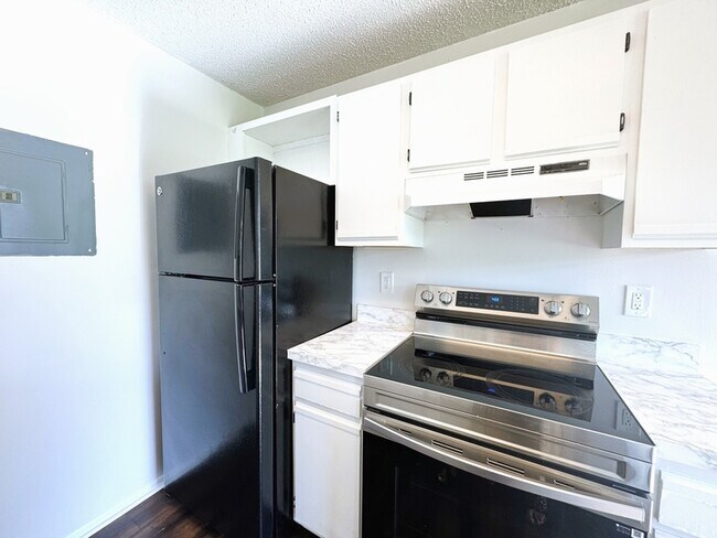 Building Photo - 2608 Grassy Point Dr