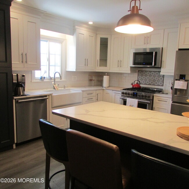 Building Photo - 31 Pine St