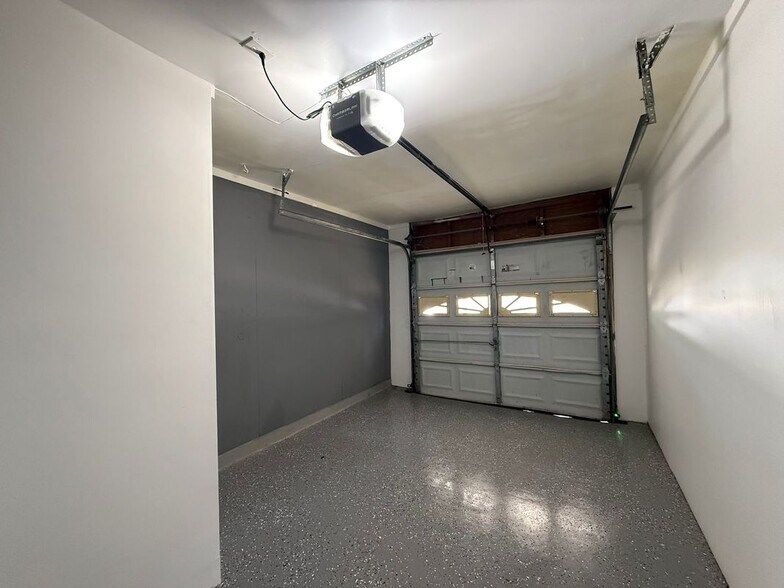 Building Photo - 217 Avenue E