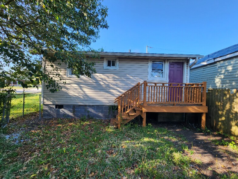 Building Photo - 826 Hanover St