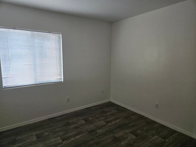 Building Photo - Coming Soon! A cozy 3 bed, 2 bath, located in El Mirage (Available 05/15/26)