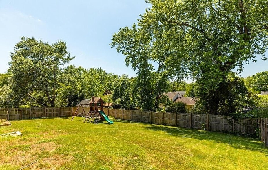 Building Photo - 6510 Carriage Dr