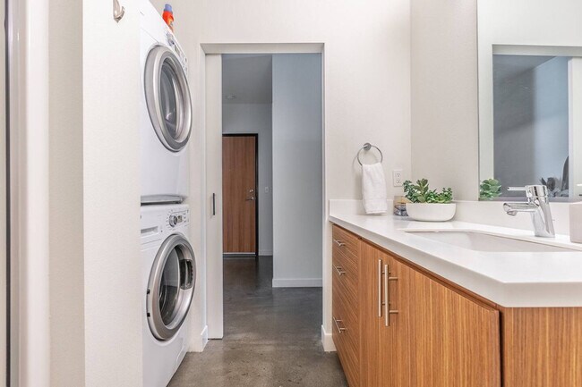 Building Photo - 2407 E Union St