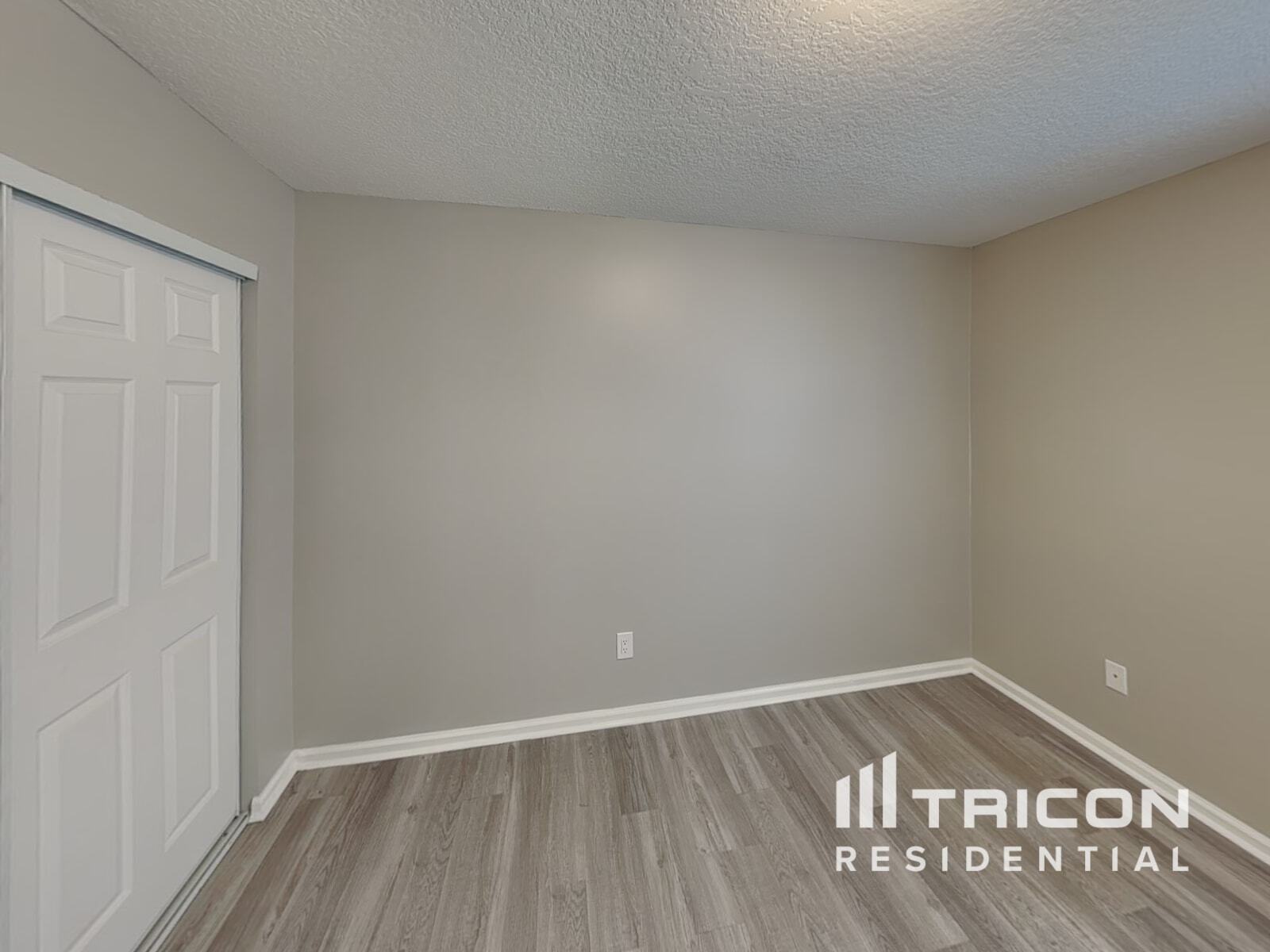Building Photo - 1707 Ashwood Cir