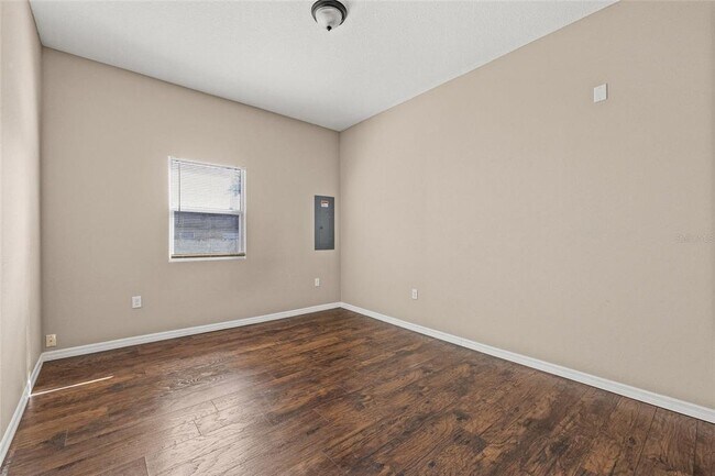 Building Photo - 2501 W Gray St